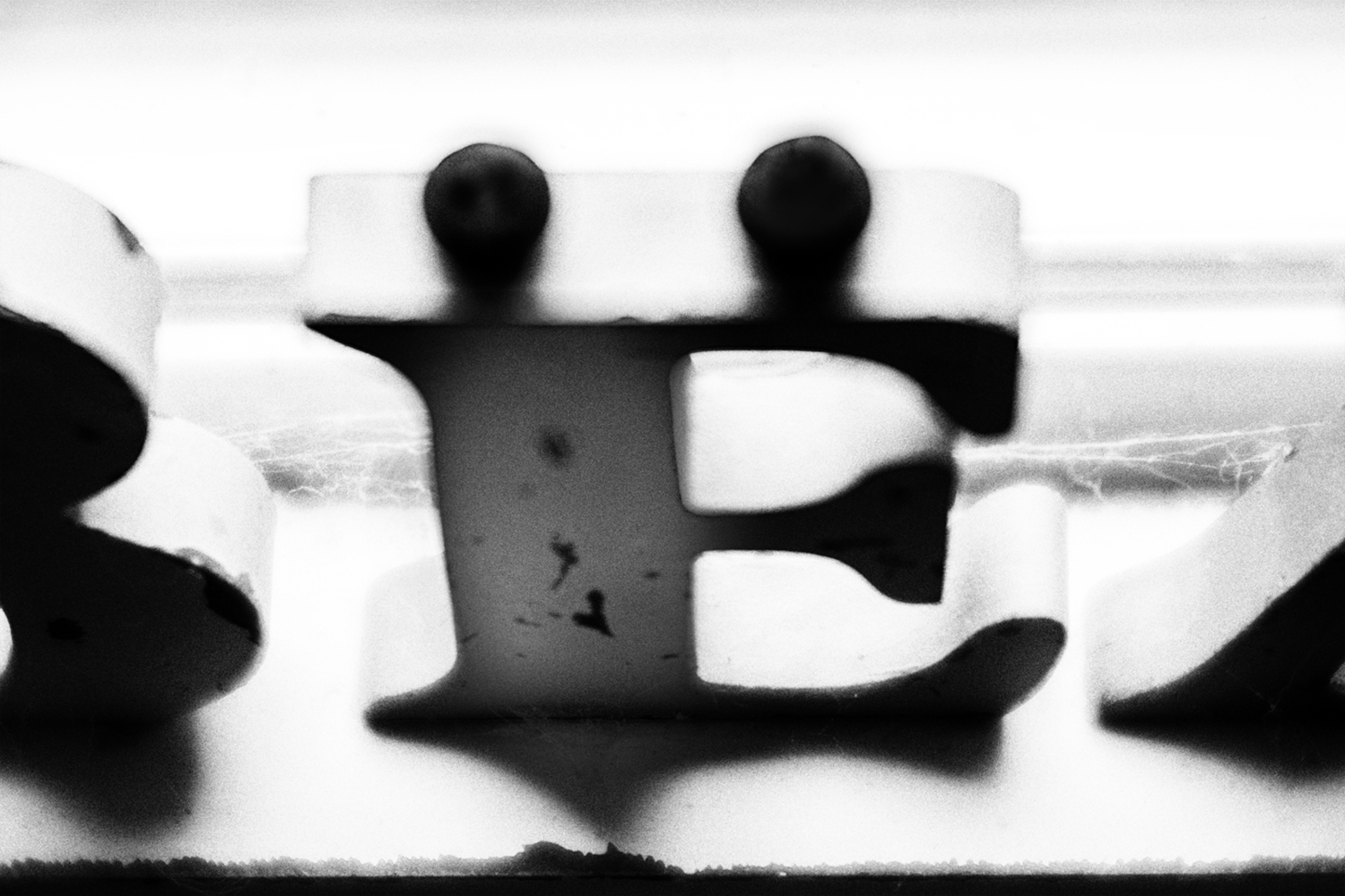 В пространстве между