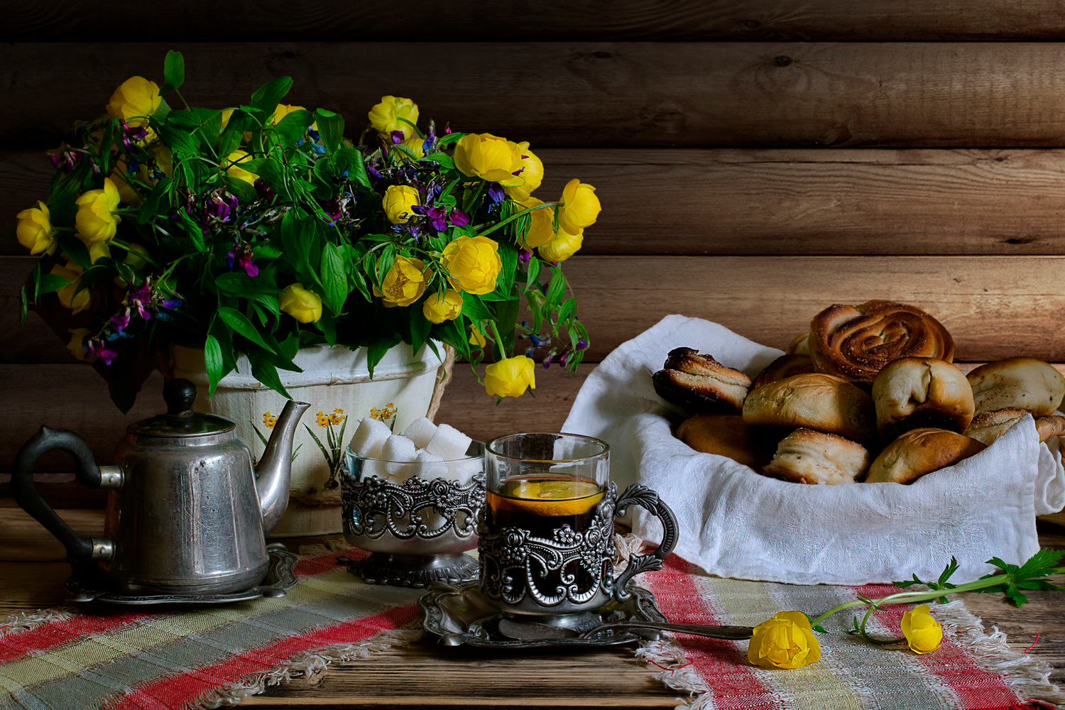 Чай с плюшками