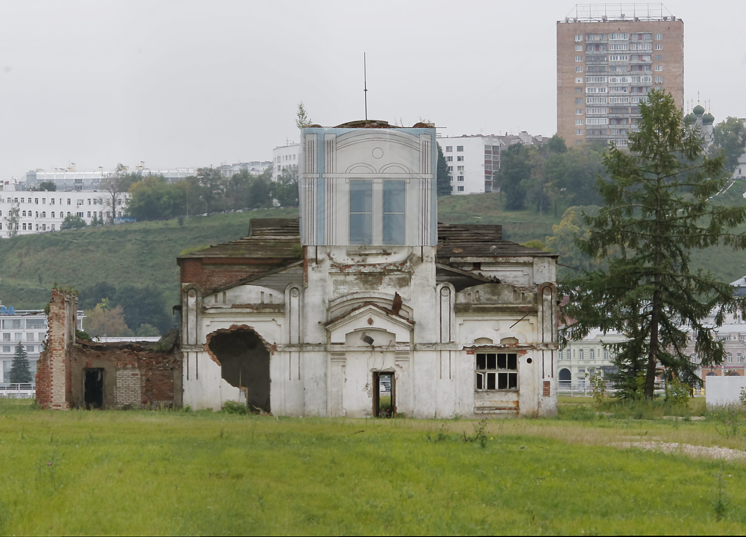 Замаскировали