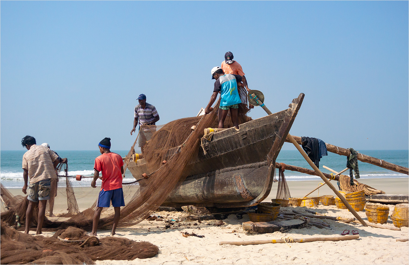 Проверяют снасти