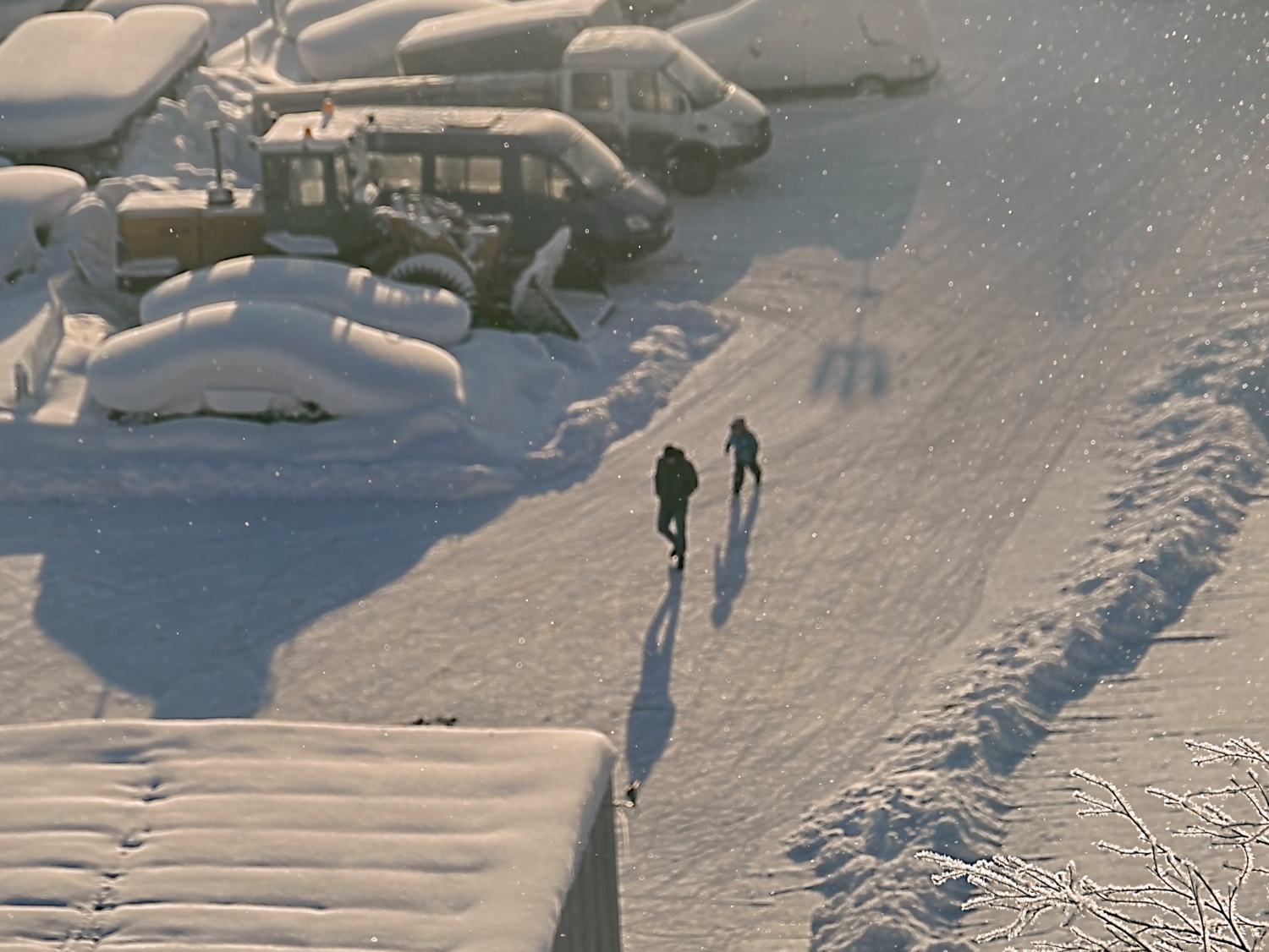 Ё идЁт за нами ..