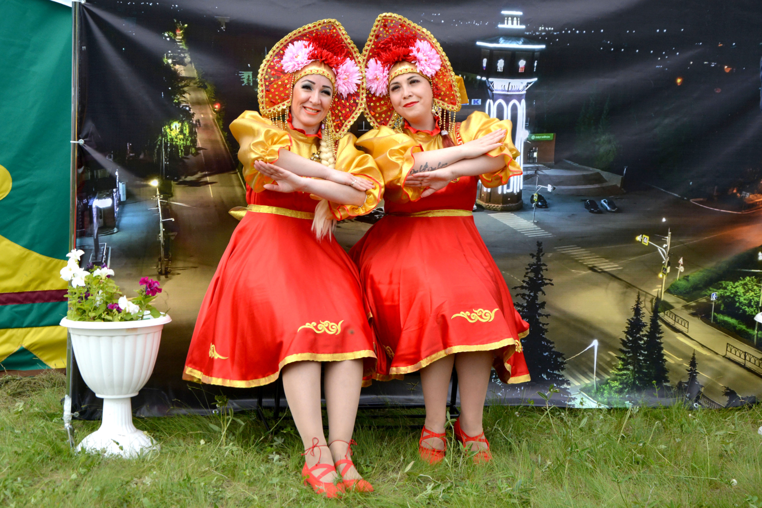 А ну-ка девушки