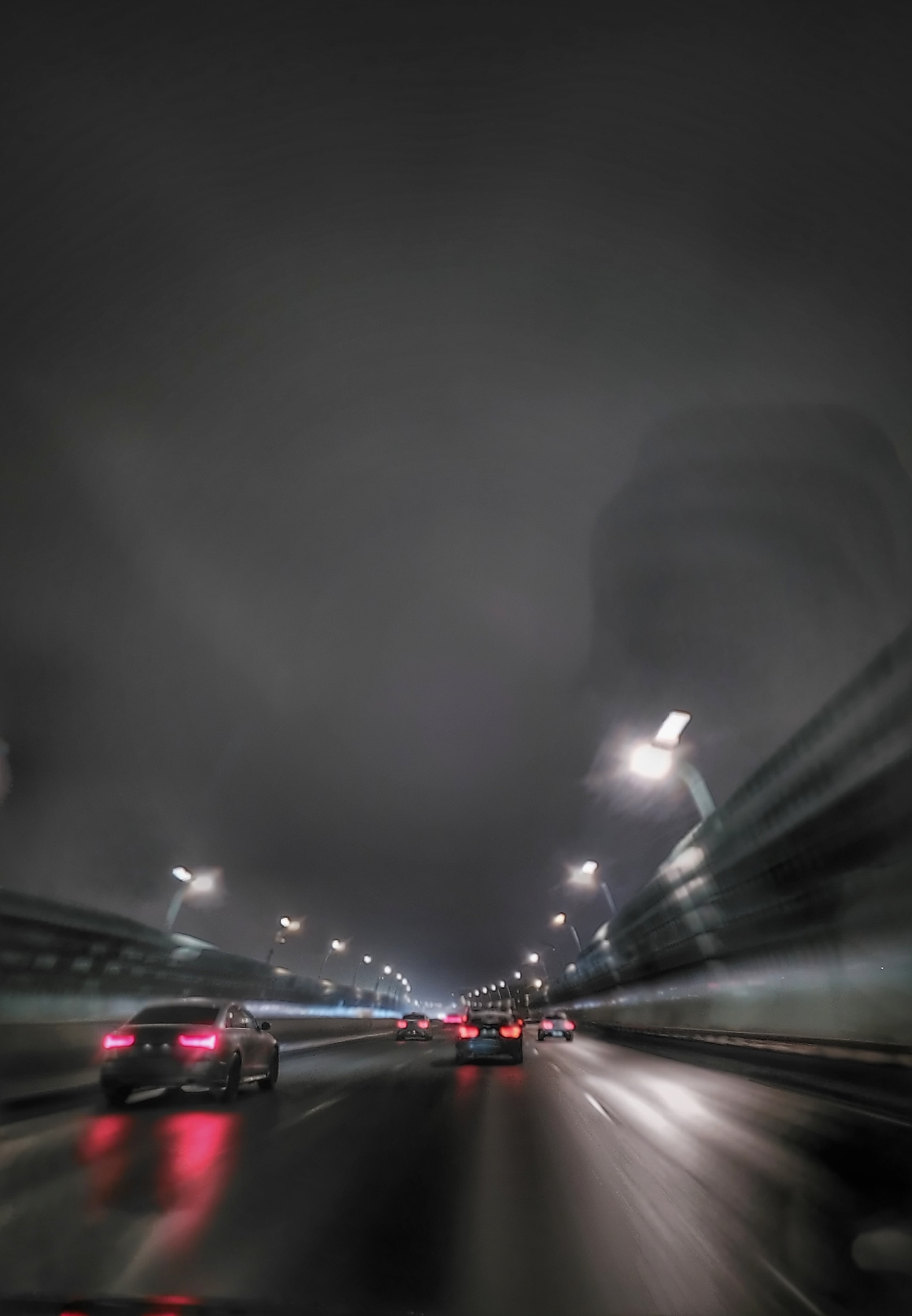 Освещая путь во мгле.