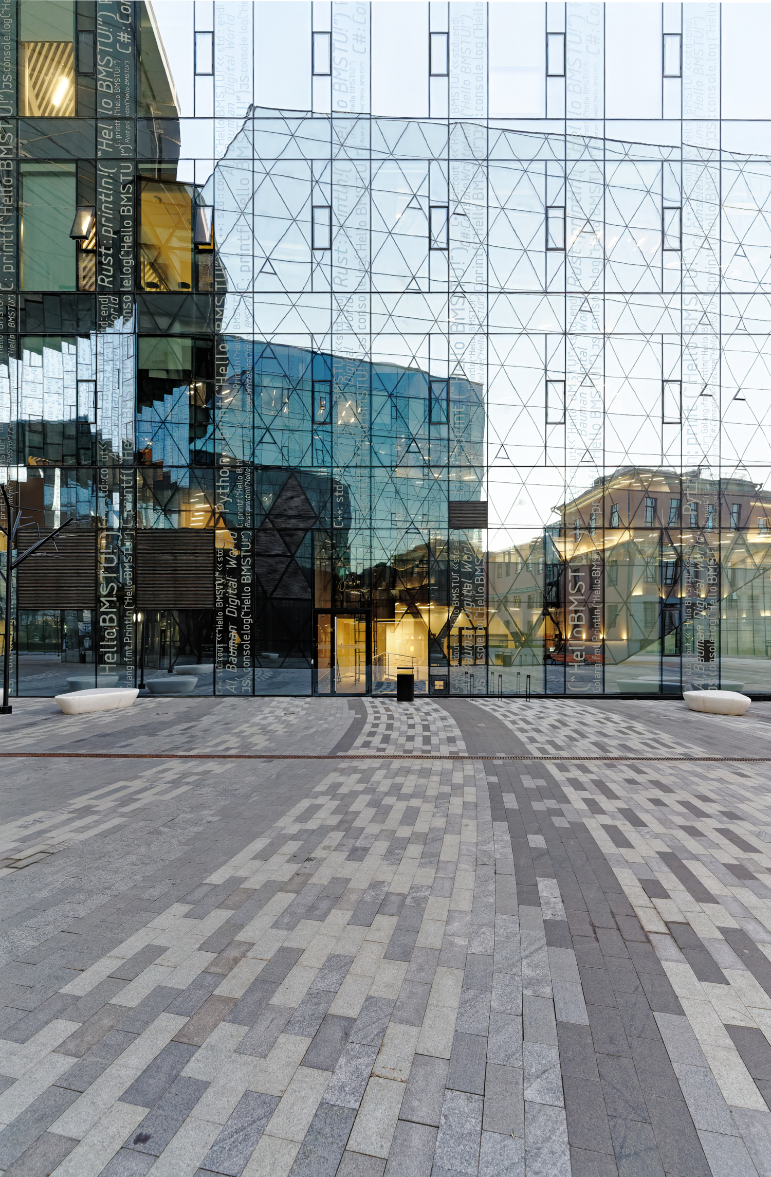 Φ = (1 + √5)/2  ⇒  e^{iπ/5} + e^{-iπ/5} = Φ