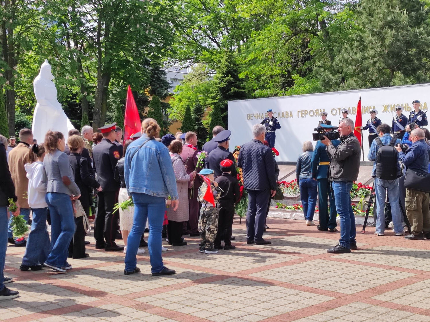 Возложение цветов в ДЕНЬ ПОБЕДЫ