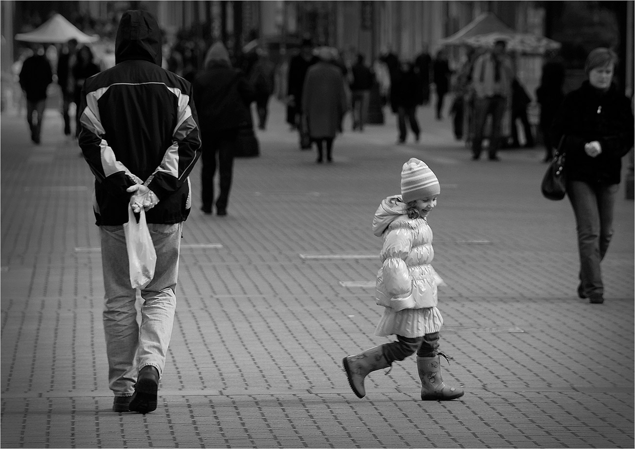 А все вокруг спешат.....