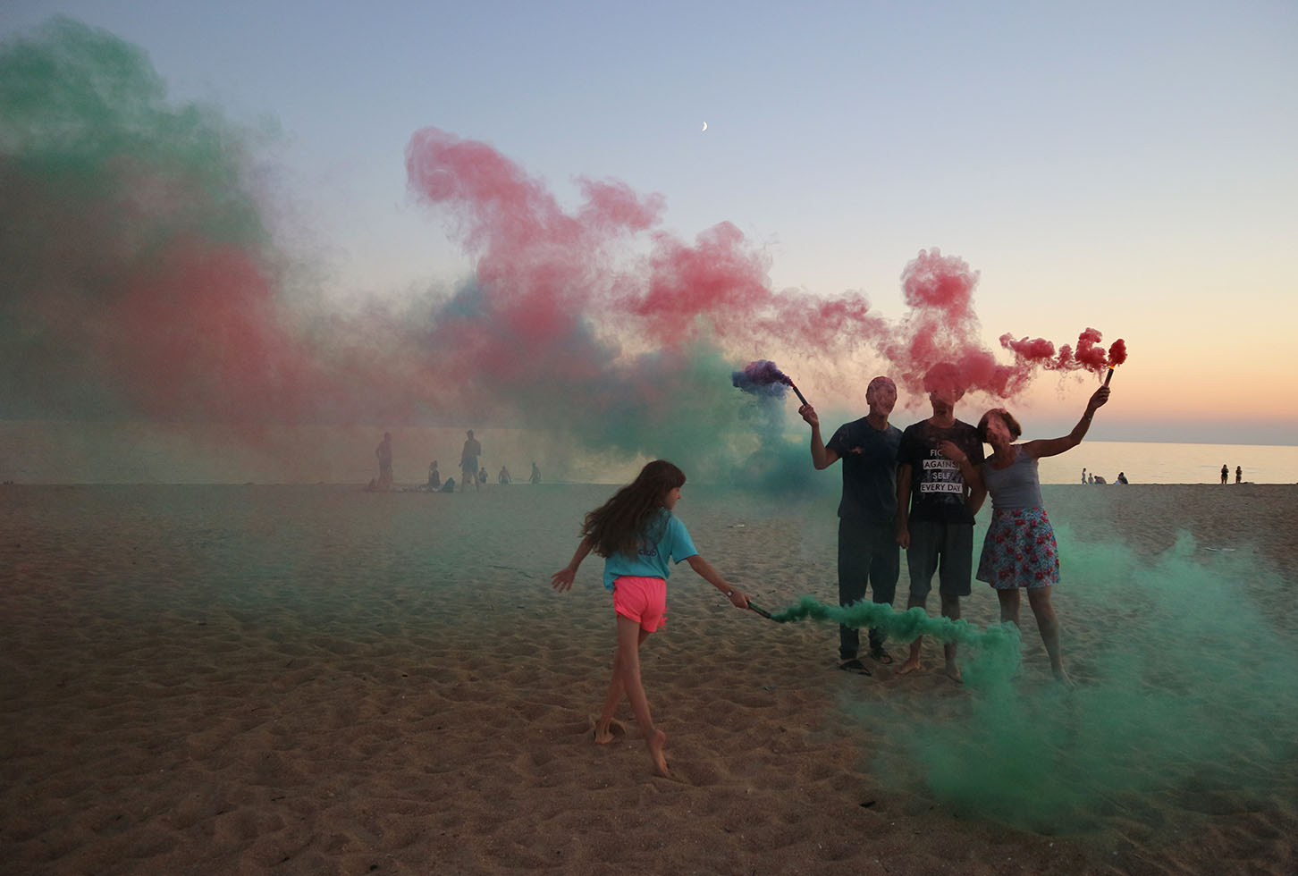 Рукотворные, цветные.