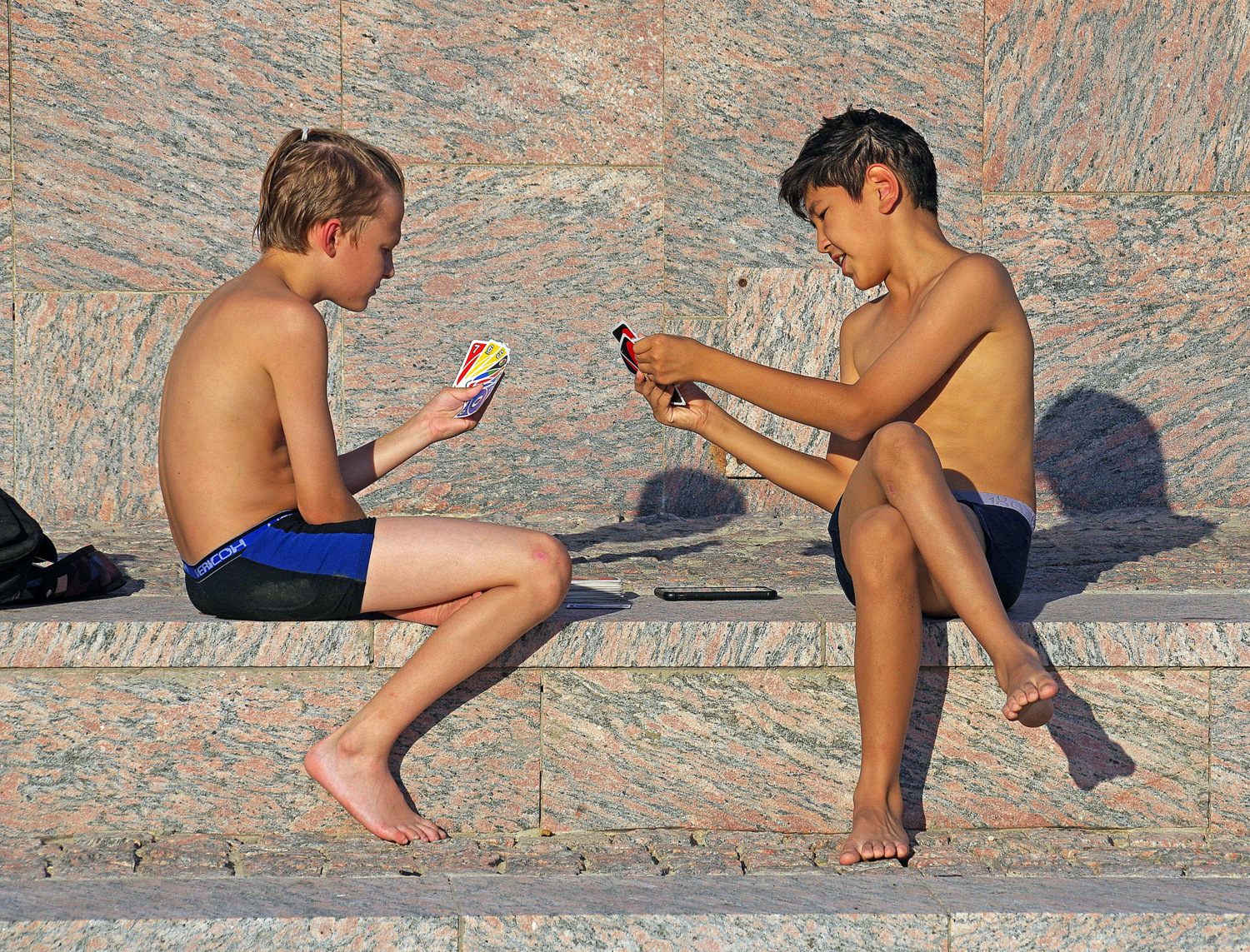 После фонтана - в картишки