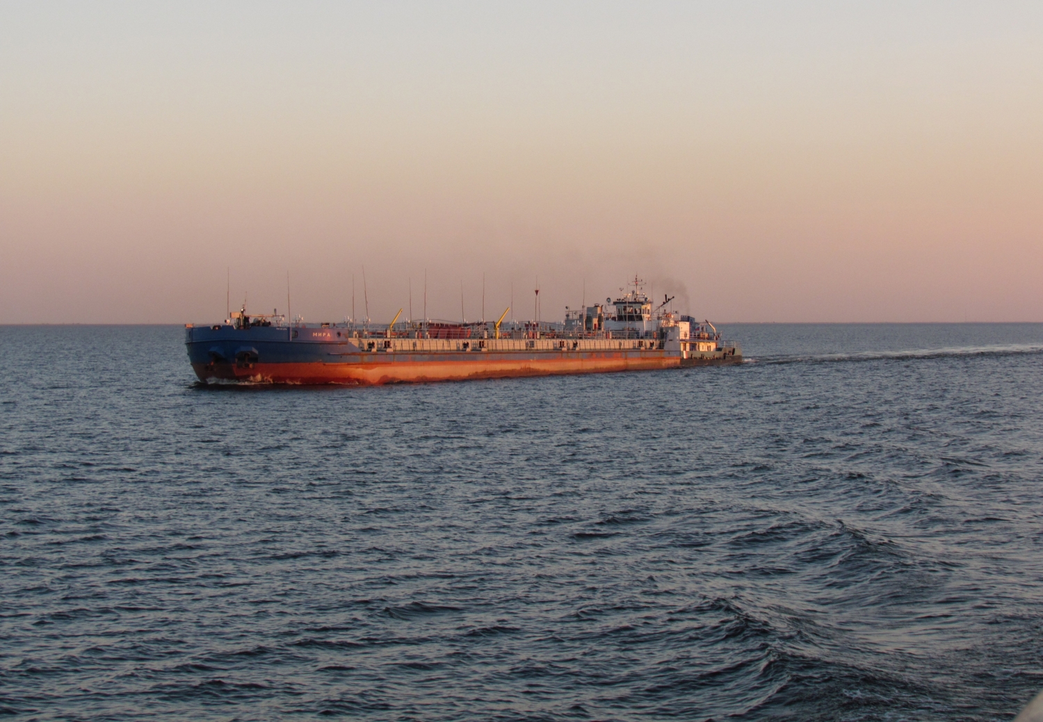 Из трубы идёт дымок