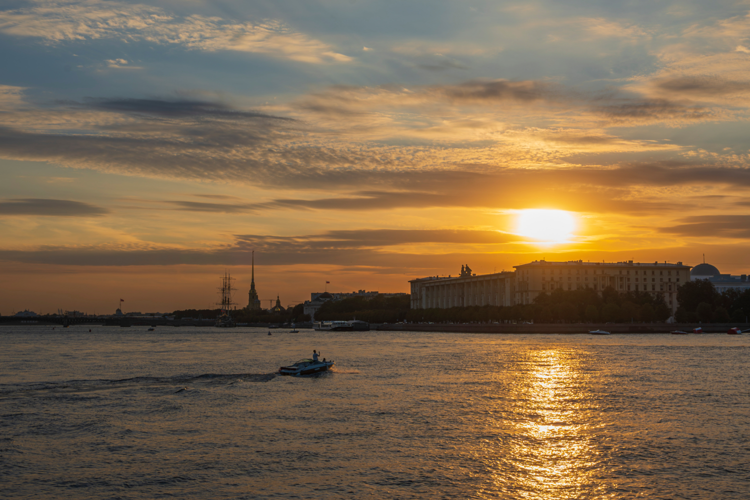 Закат на Неве.