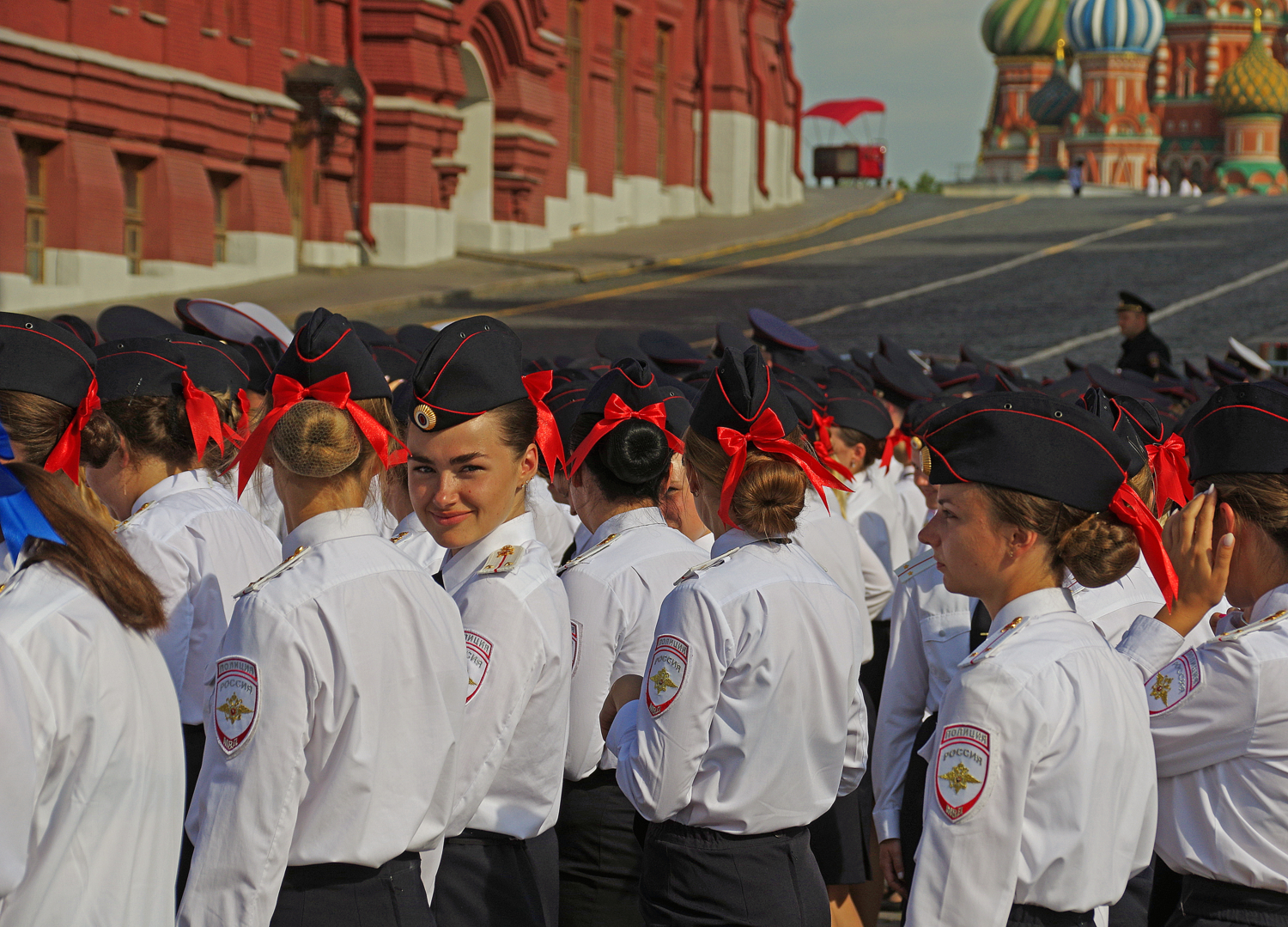 Оглянулась