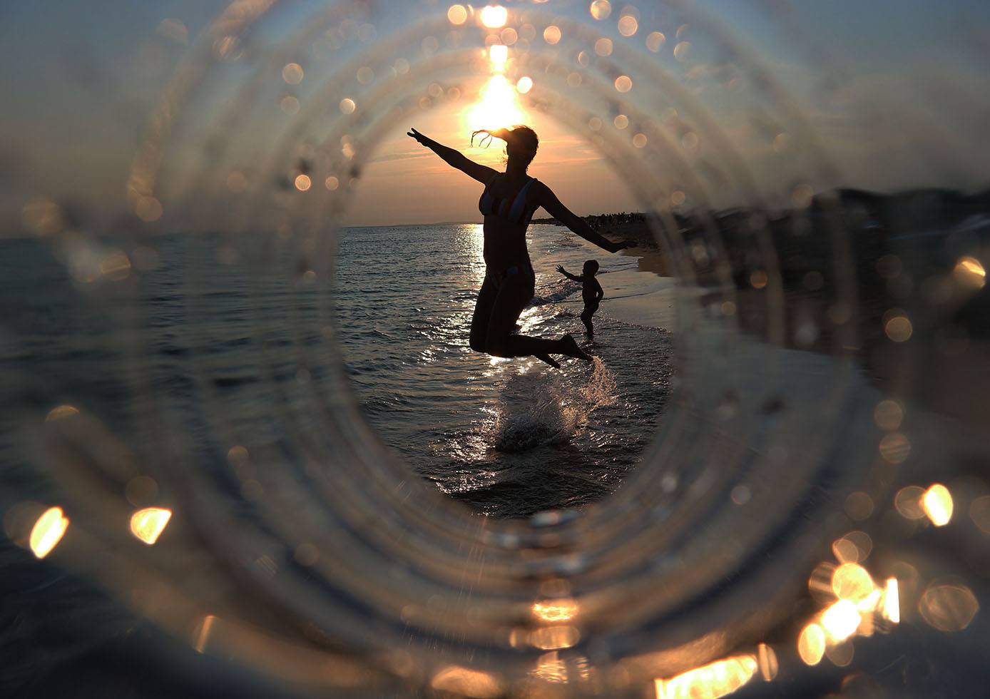 Вырваться из замкнутого круга.