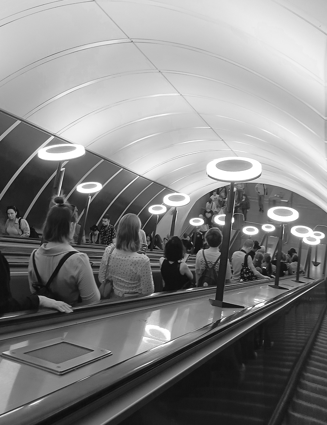 Москва... бесконечный поток....