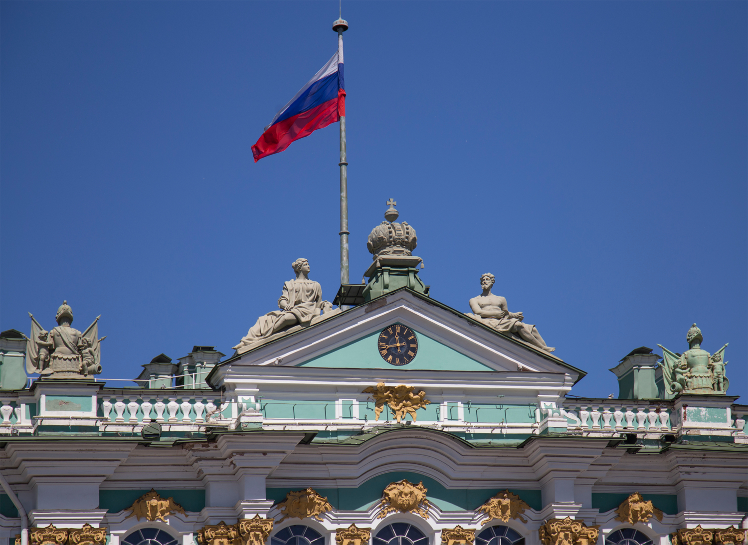 С ручным заводом