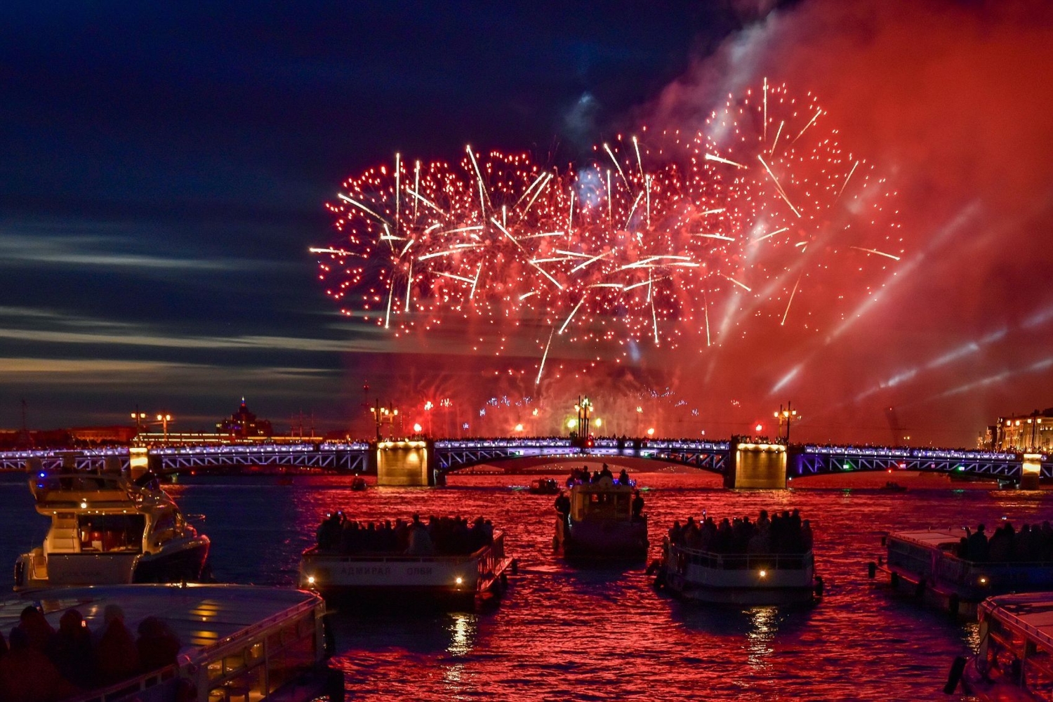 Салют выпускникам!