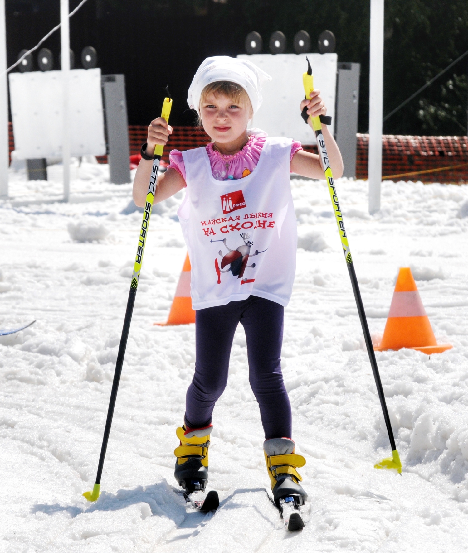 Май. Сходня. Снег.