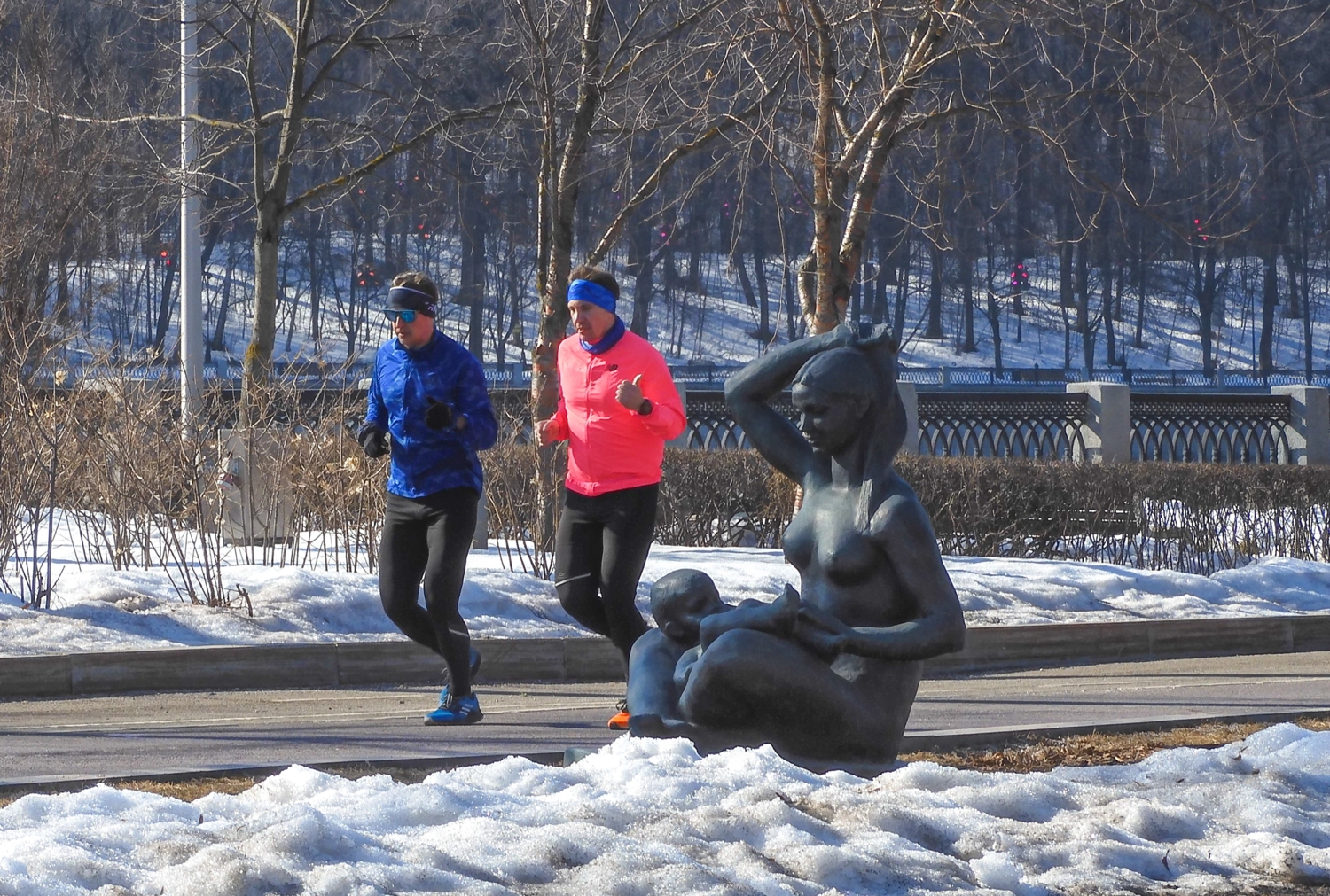 ,, А женщины уже в волейбол играют..."