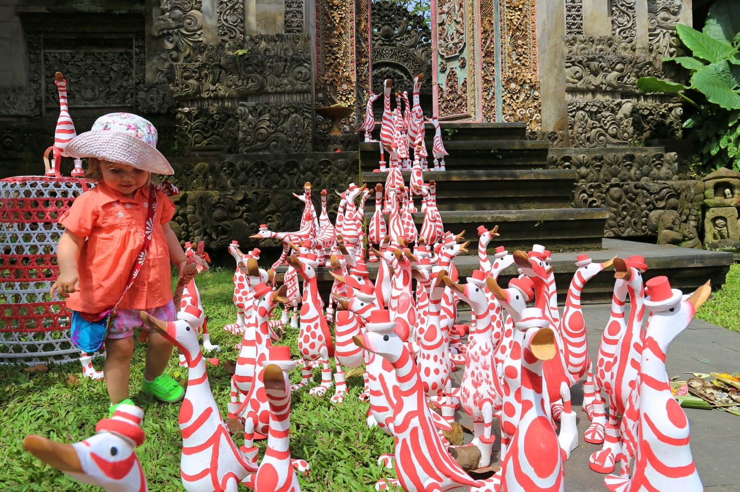 Жили у бабуси