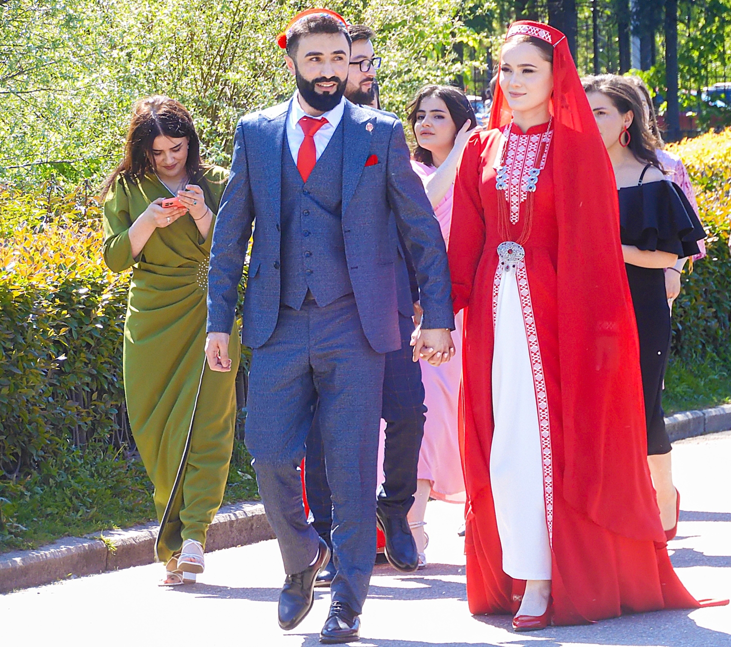 ,, А где-то свадьба...