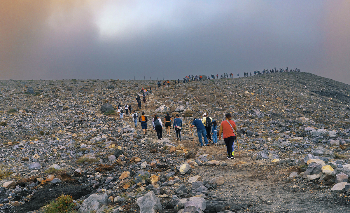 К кратеру вулкана