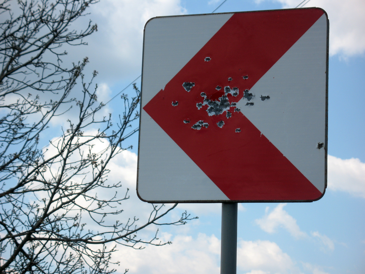 Прострелили...