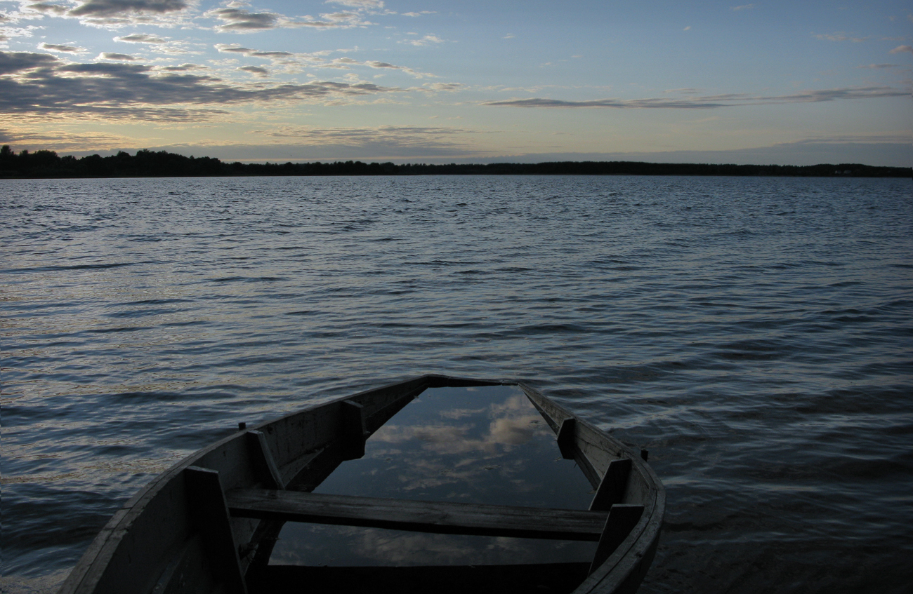 "Тянут ко дну боль и грусть"...