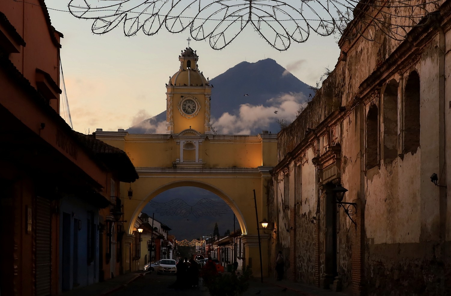 Старые часы древнего Антигуа