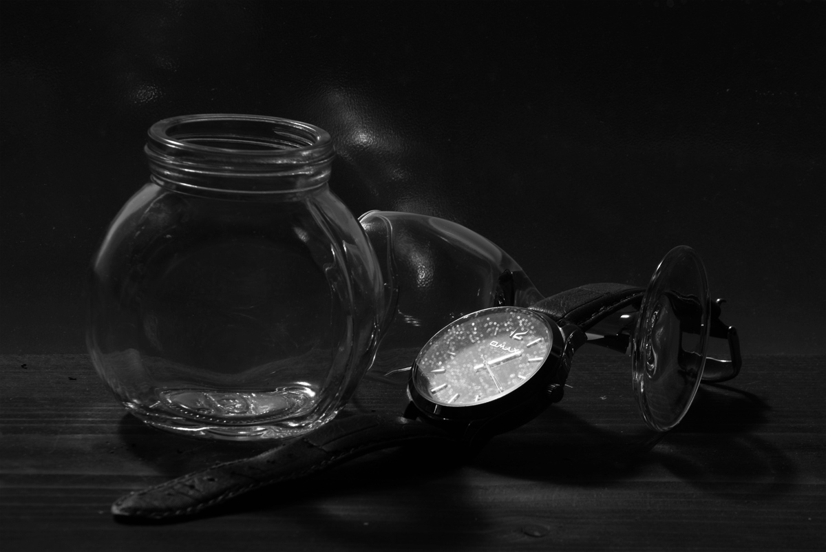 За часом час бежит и падает во тьму...