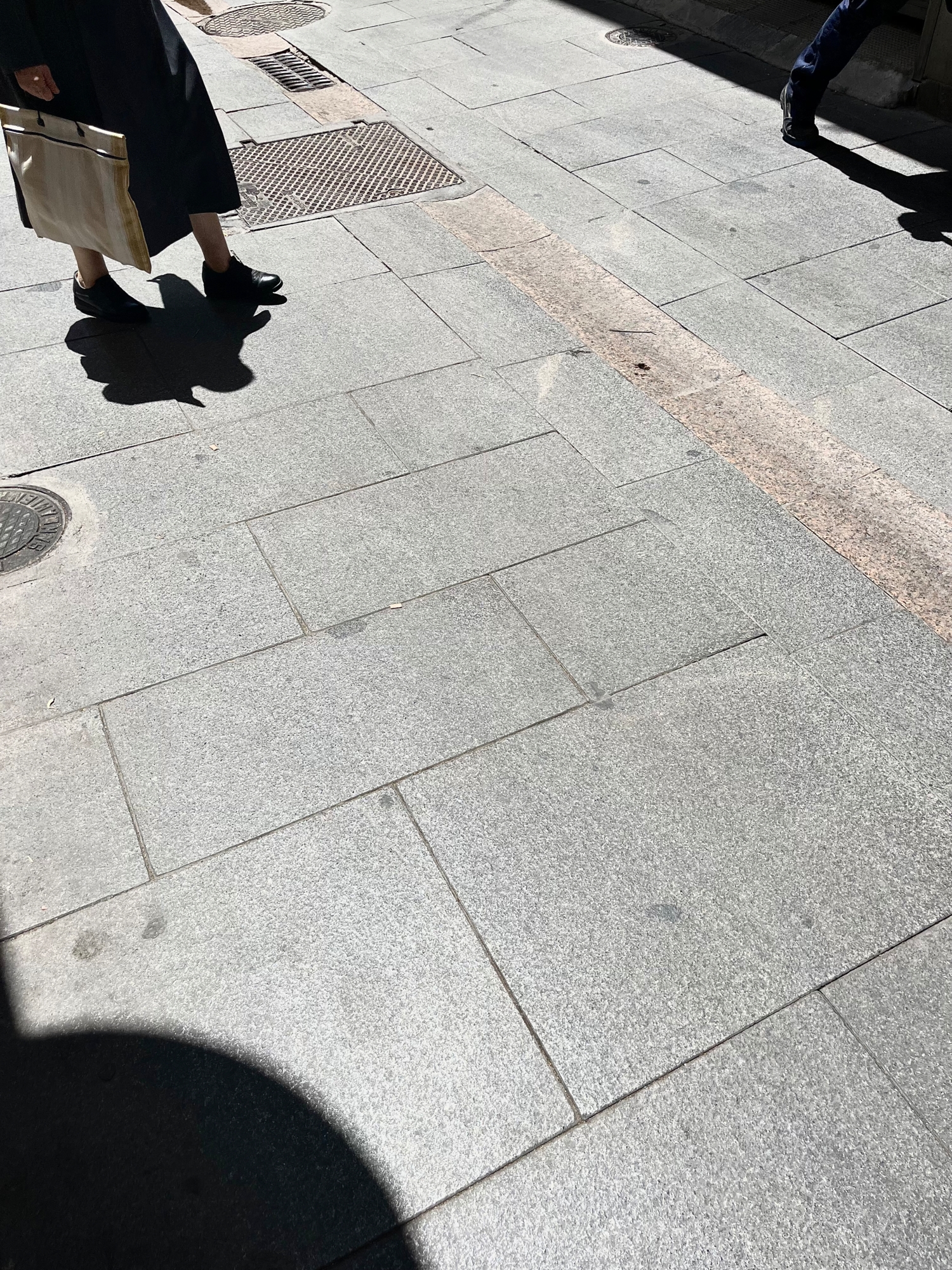 Пролетала птичка