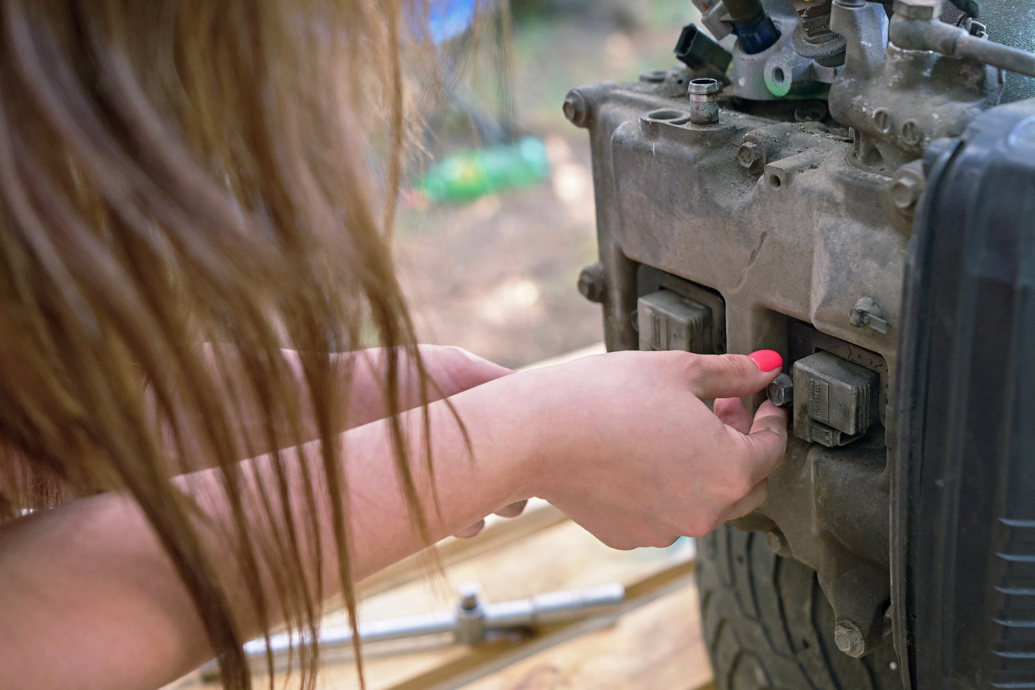 Эти нежные женские руки