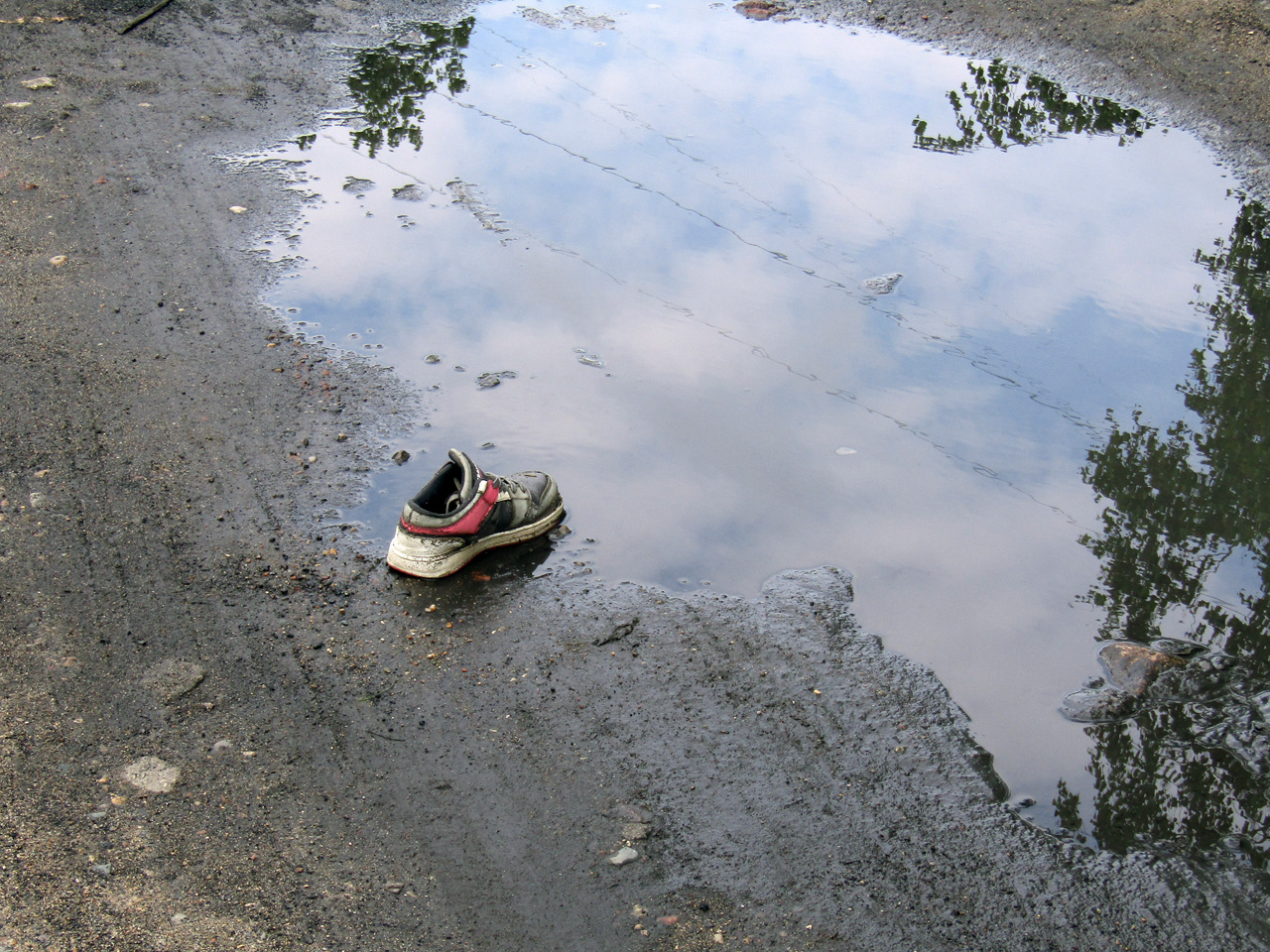 А нам любое море, море по колено...