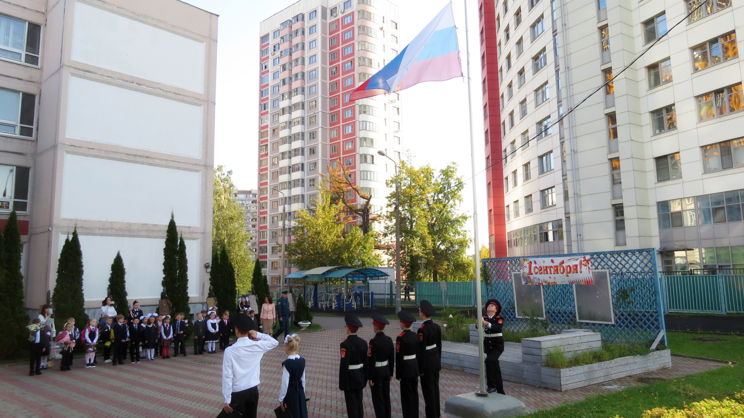 Звучит гимн России