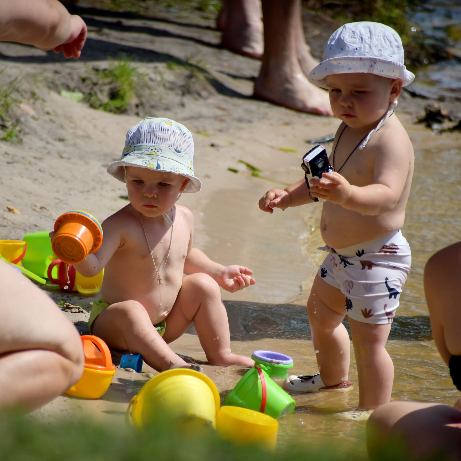 Двое в панамках