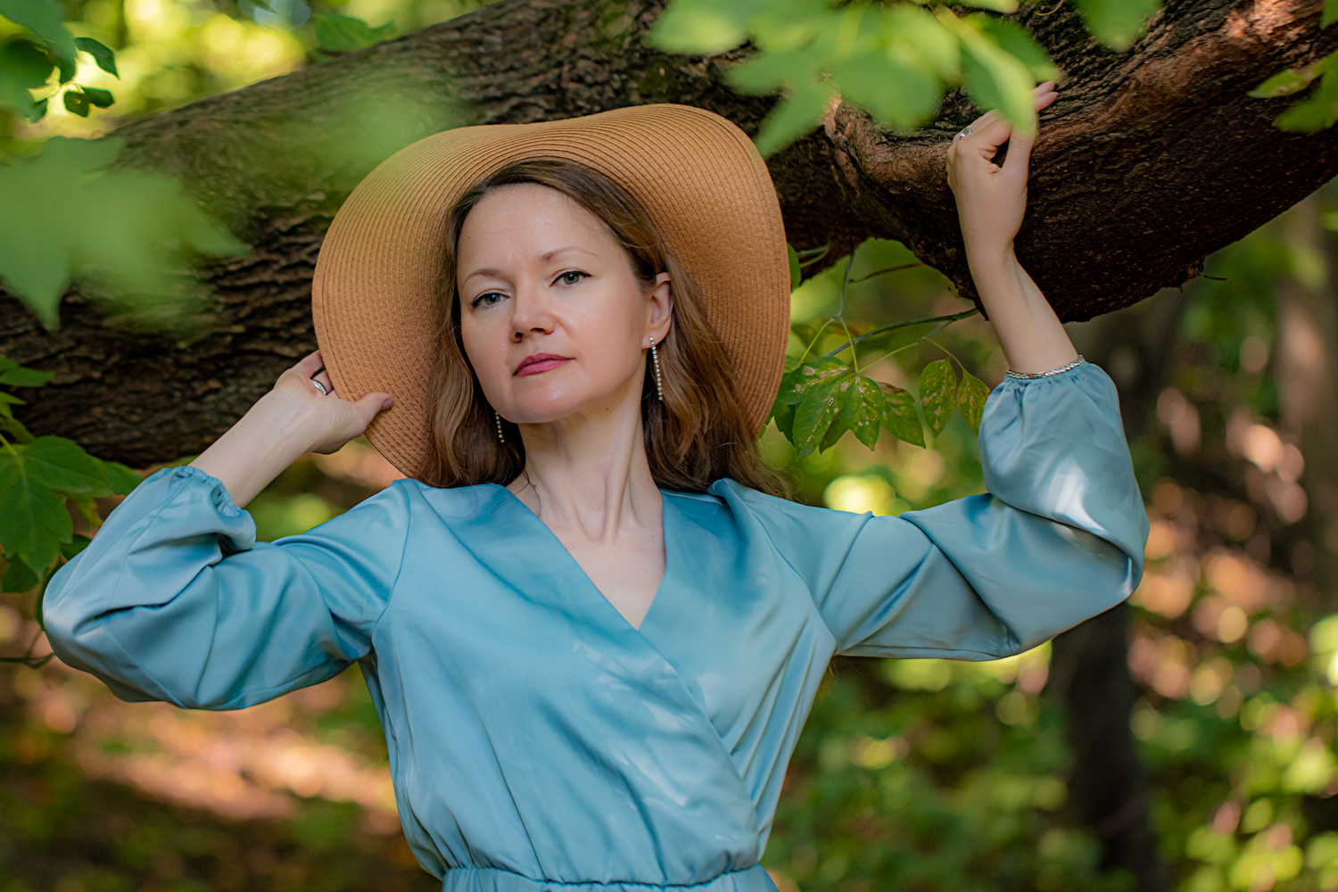 В тени деревьев.