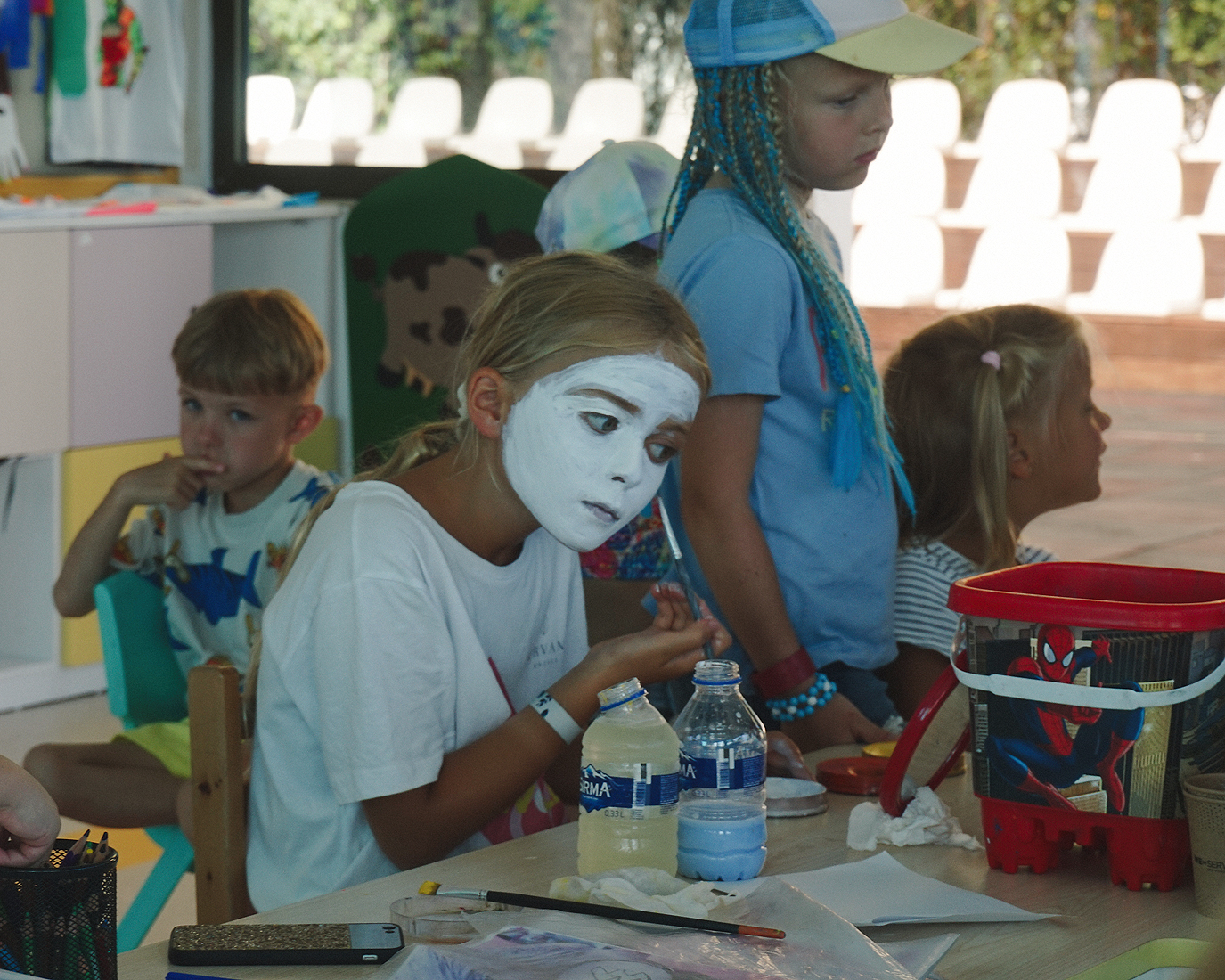 За кулисами