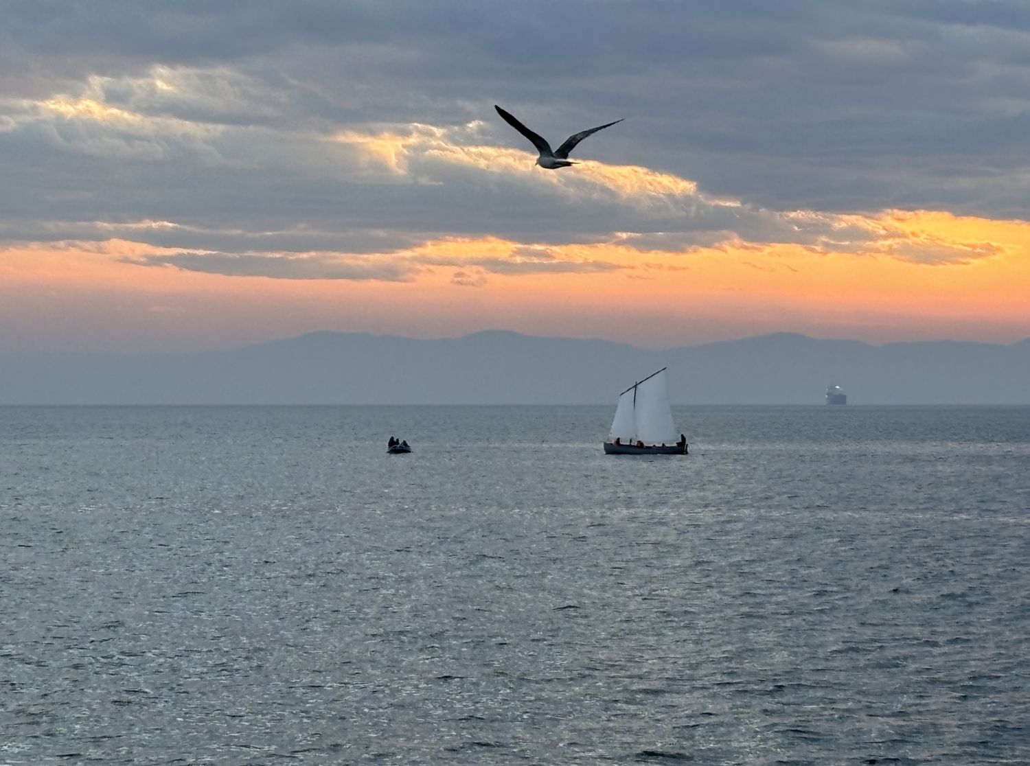 "Над седой равниной моря"