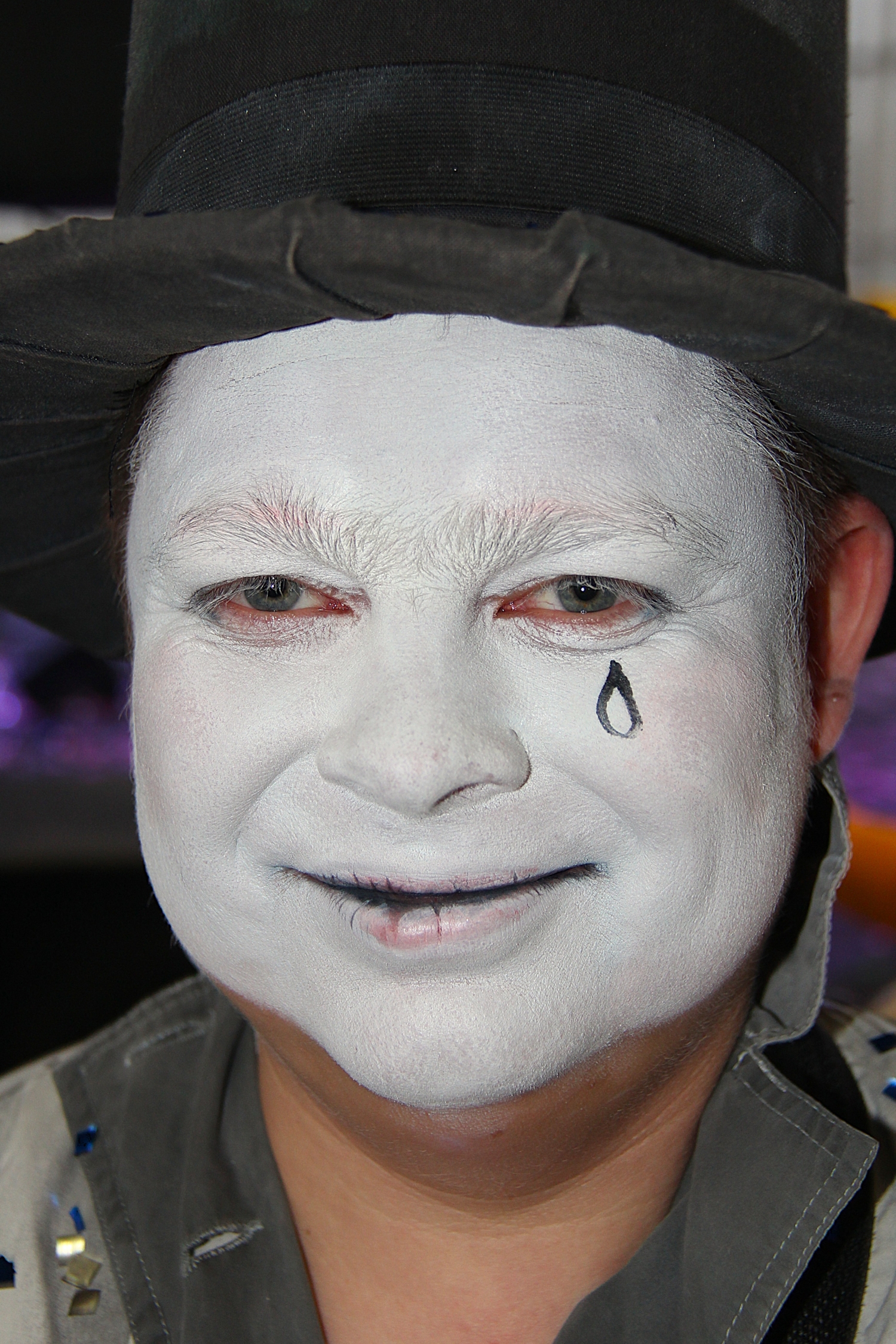 Мягкая улыбка Грустного клоуна