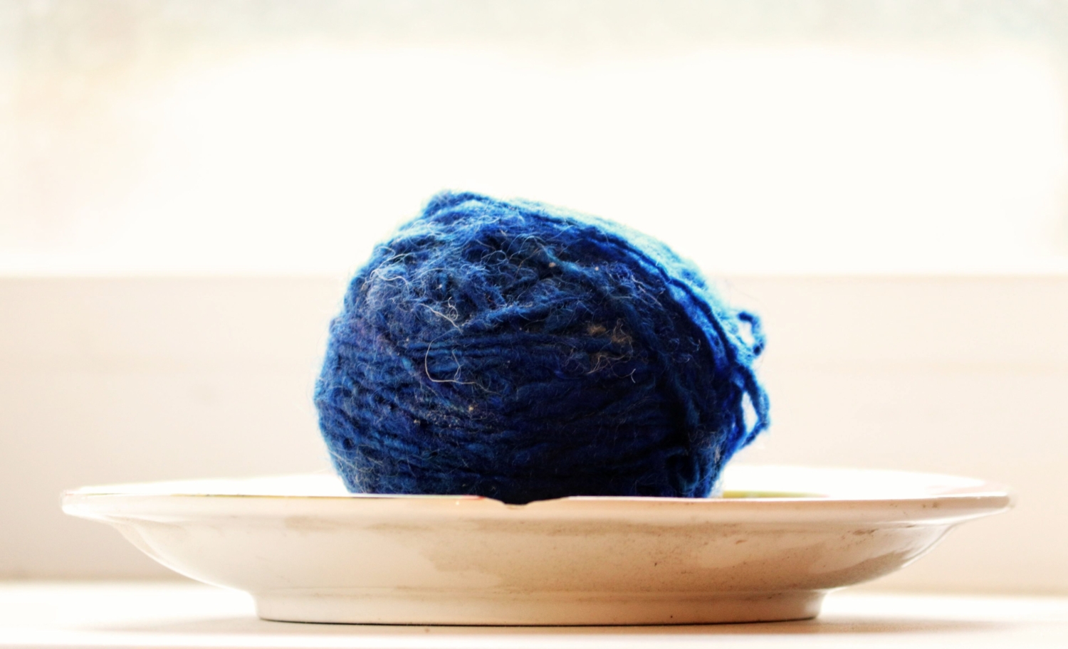 На подоконнике