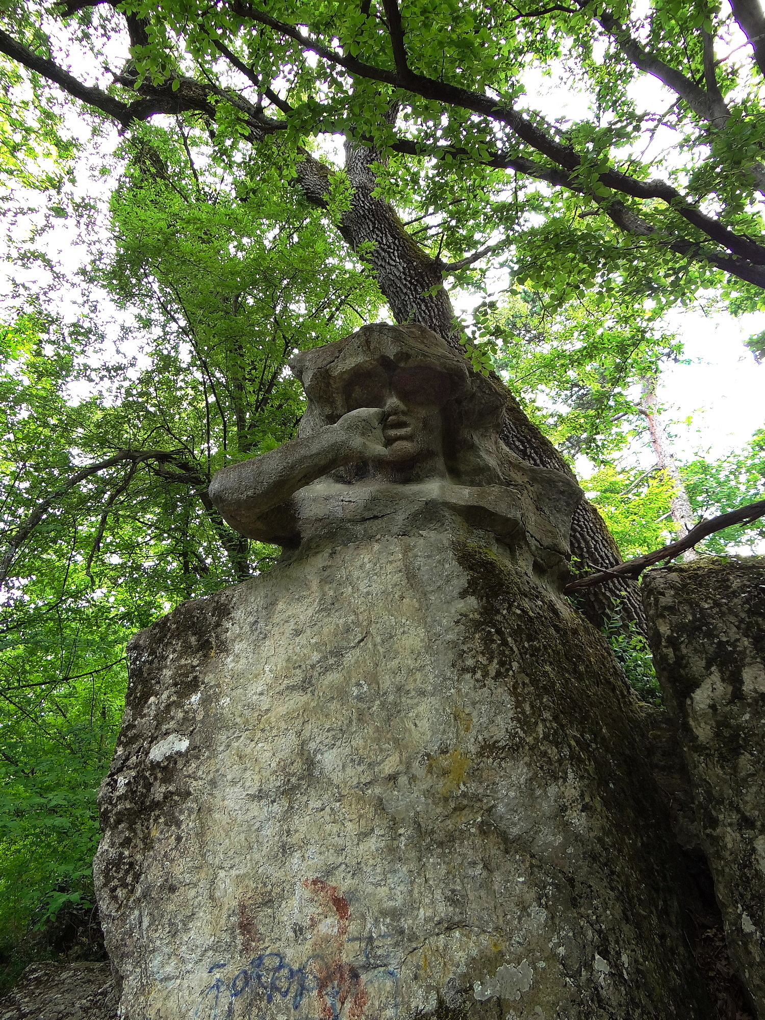 И камни говорят нам...