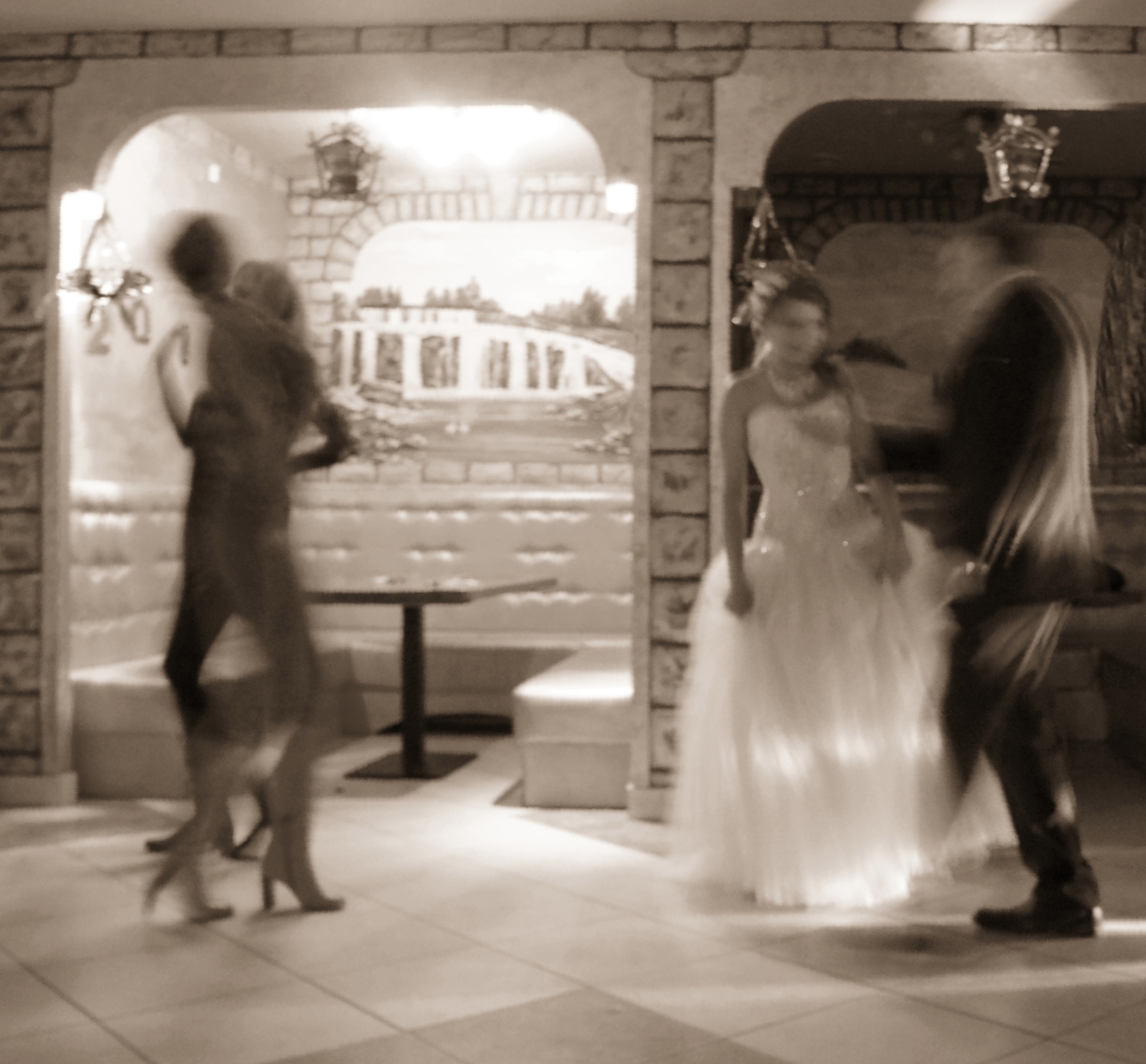 А свадьба пела и плясала