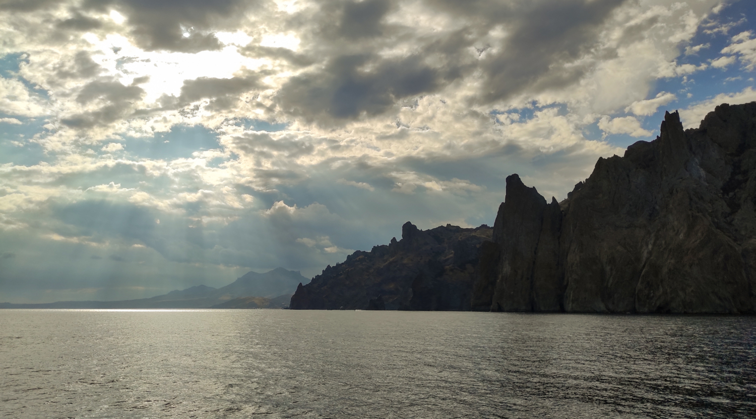 Карадаг и солнце