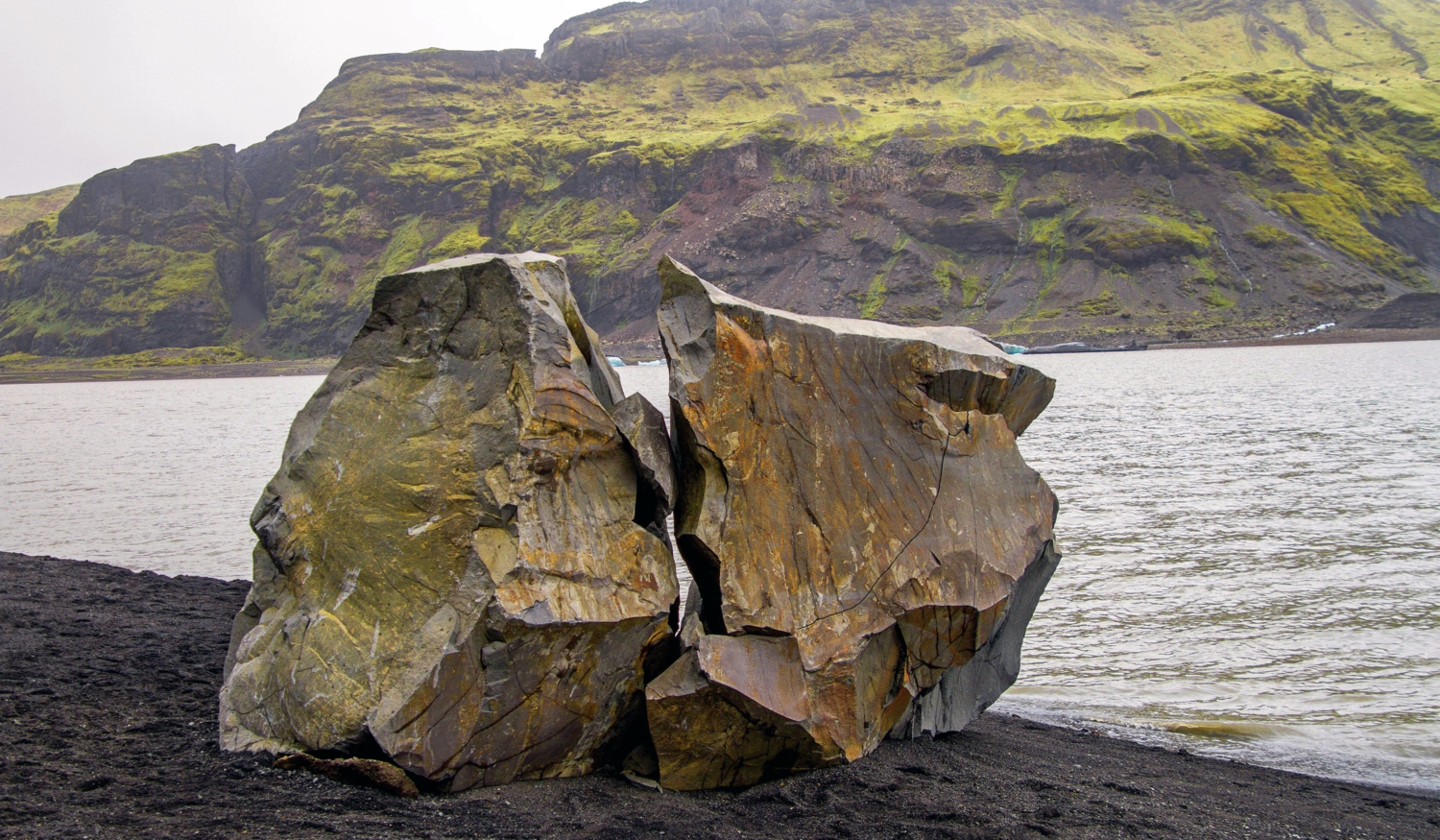 Смотри, кто у нас родился!))