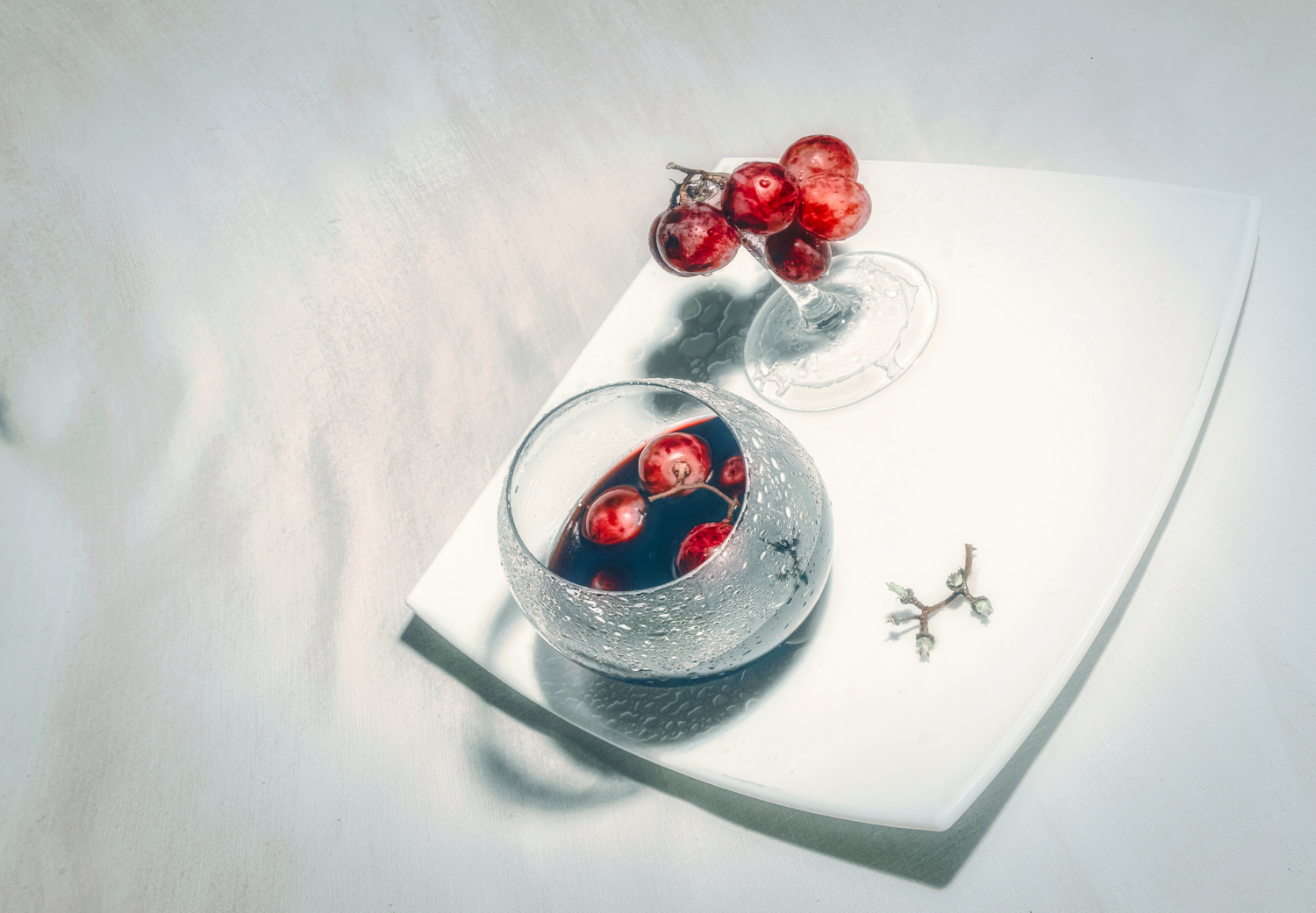 Сломанный бокал.