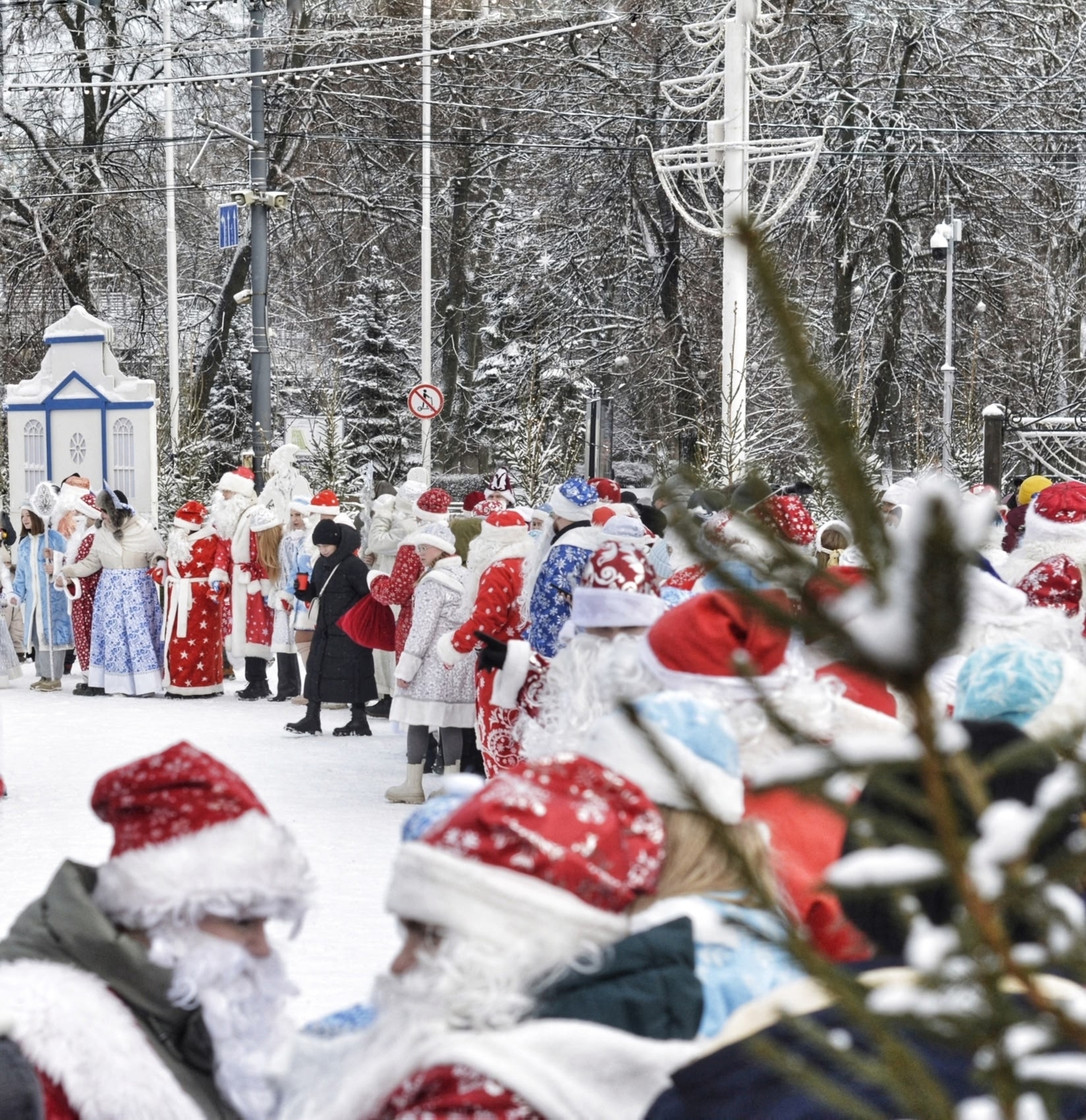 В очередь ... !