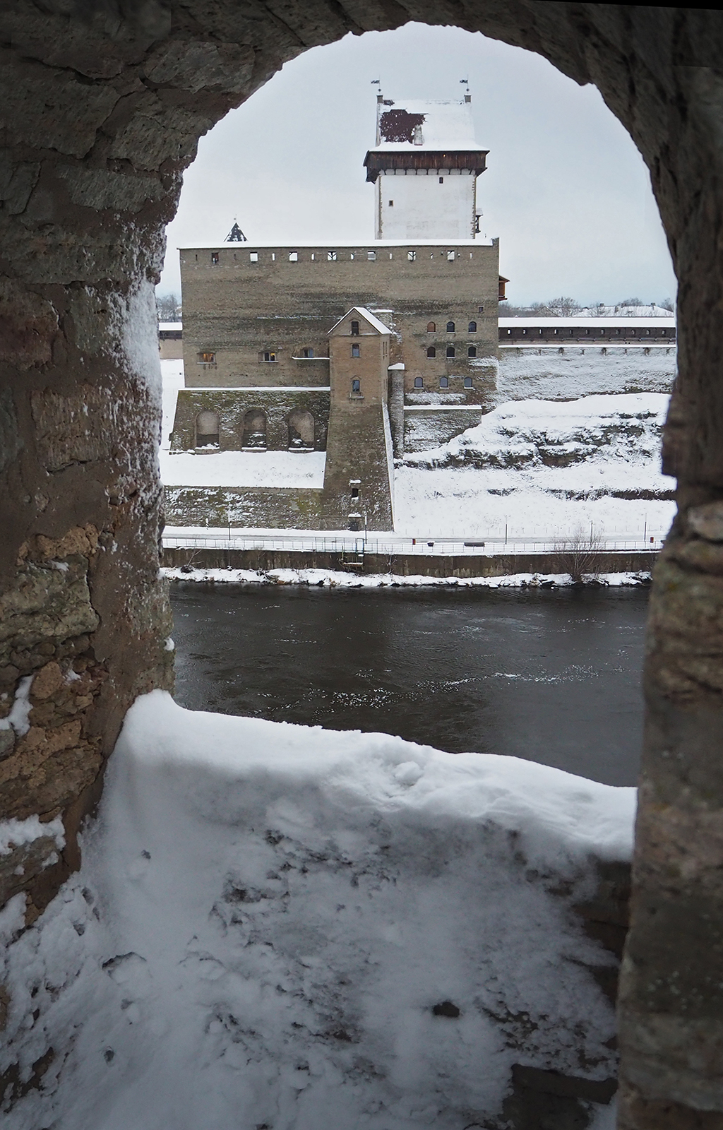 Берег этот и тот