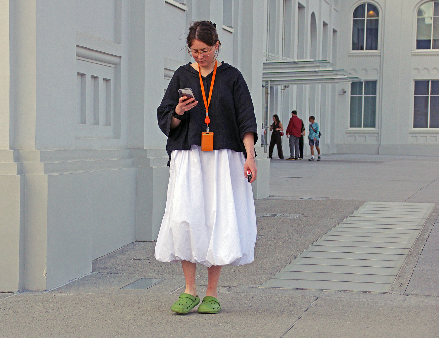 Девушка и ГЭС-2