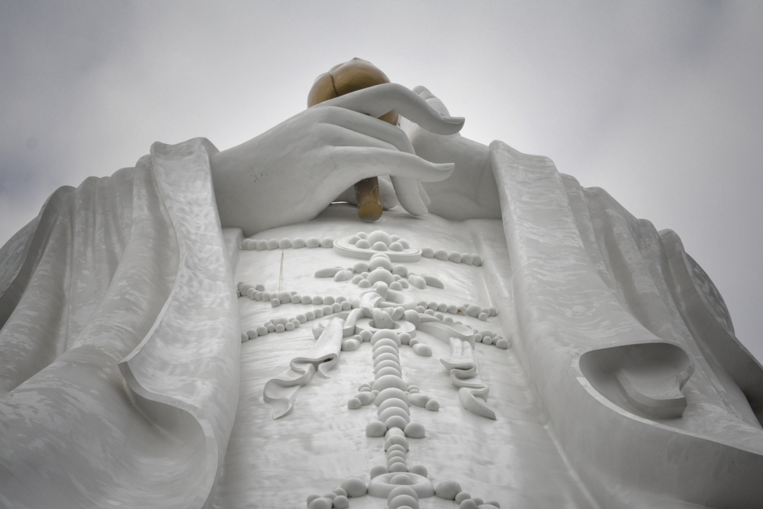 Лотос — символ жизни и счастья.