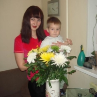я с сынулей. Очень любим цветы.