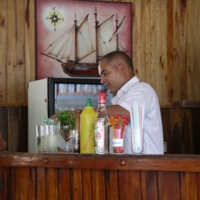 Кубинский бармен.