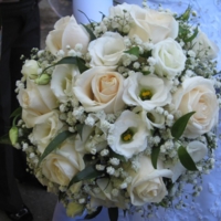 нежные розы в свадебном букете